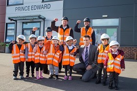 Sheffield kids visit multi-million pound housing scheme   Image